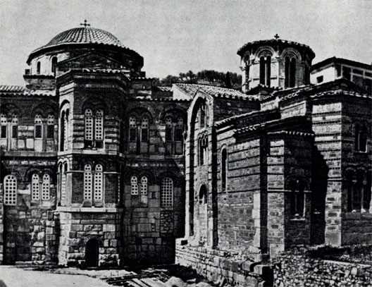Фокида. Монастырь Осиос Лукас. Кафоликон, 1040-е годы и церковь Богородицы, серед.  X в. Общий вид с востока
