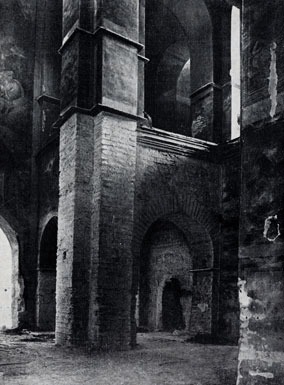 Киев. Церковь архангела Михаила Дмитриевского (Михайловского) монастыря. Интерьер. Втд из северного рукава креста на юго-запад