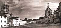 Илл. 7. Застройка главного двора монастыря. Вид с юга.