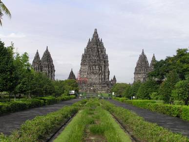 Gate_to_Prambanan_complex