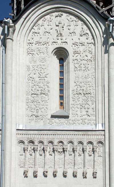 Фрагмент декора Дмитриевского собора во Владимире.