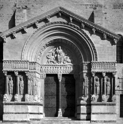 Портал церкви св. Трофима в Арле (Arles), департамент Буш-дю-Рон (Bouches-du-Rhône), Франция.