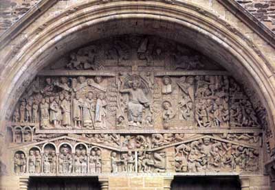 Тимпан портала церкви в Конк-ан-Руэрк (Conques-en-Rouergue), департамент Авейрон (Aveyron), Франция.