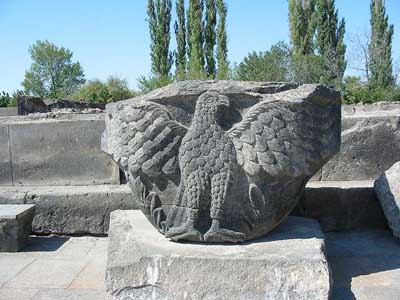 Фрагмент декора храма Бдящих сил в Звартноце, Армения.